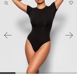 FITS EVERYBODY T-SHIRT BODYSUIT | ONYX: S